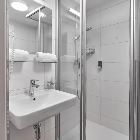 Gruenerhof בית הארחה 3*