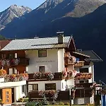 Pensjonat Gruenerhof 3*