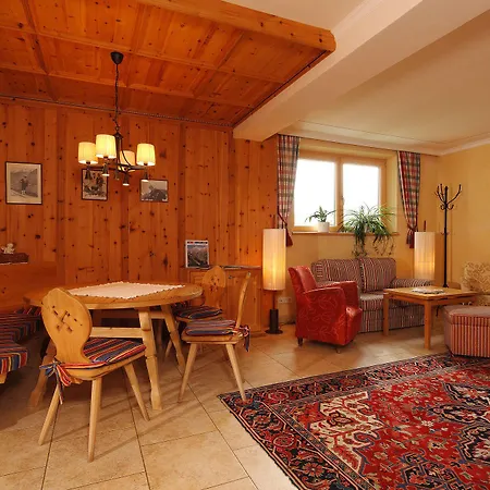 Gruenerhof Гостьовий будинок Зельден